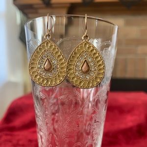 Gold-toned drop earrings. EUC
